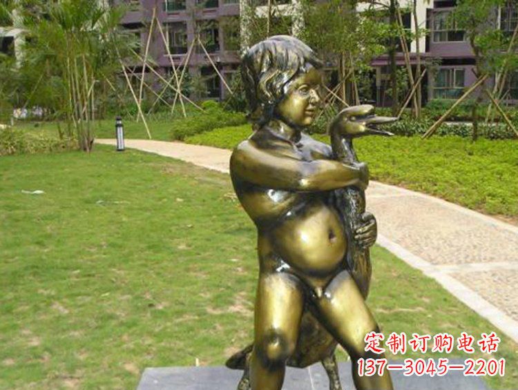 佛山新颖童真男孩城市玻璃钢仿铜景观雕塑