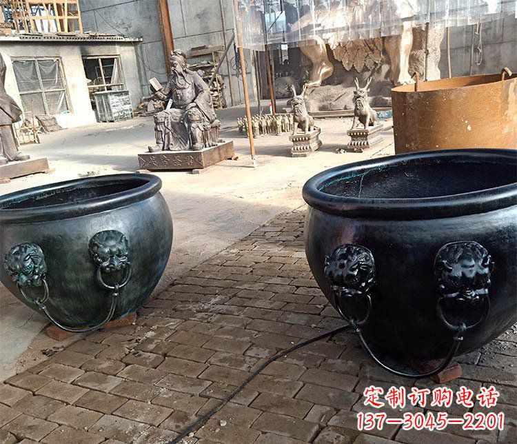 佛山铜雕制的水缸摆件