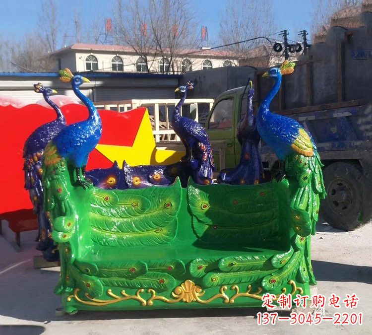 佛山玻璃钢孔雀雕塑给您带来精美的艺术体验