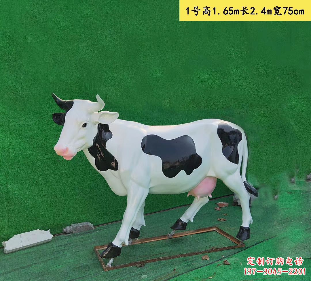 佛山玻璃钢仿真奶牛雕塑精致而可爱