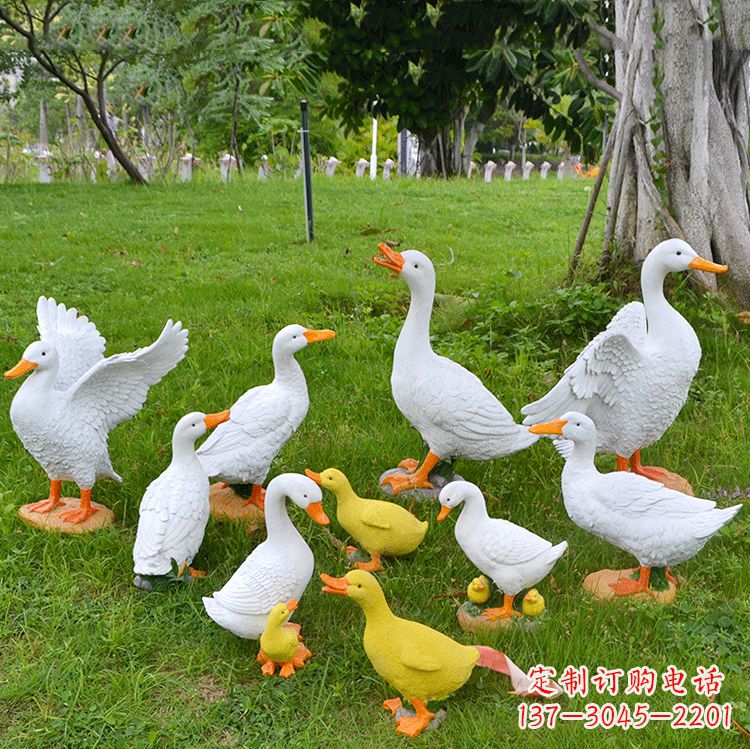 佛山玻璃钢仿真动物雕塑——漫步田园风情