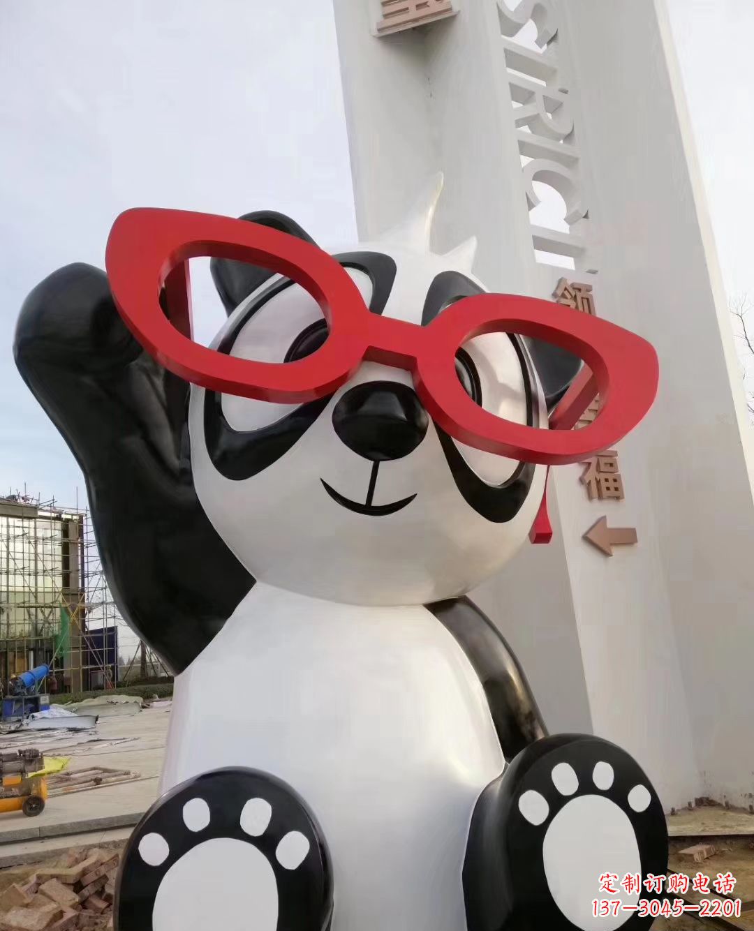 佛山玻璃钢制熊猫雕塑——传承中华文化的艺术精品