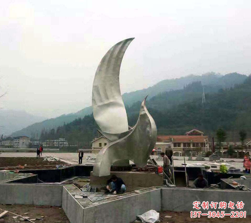 佛山不锈钢鸽子雕塑——象征着和平与祥和