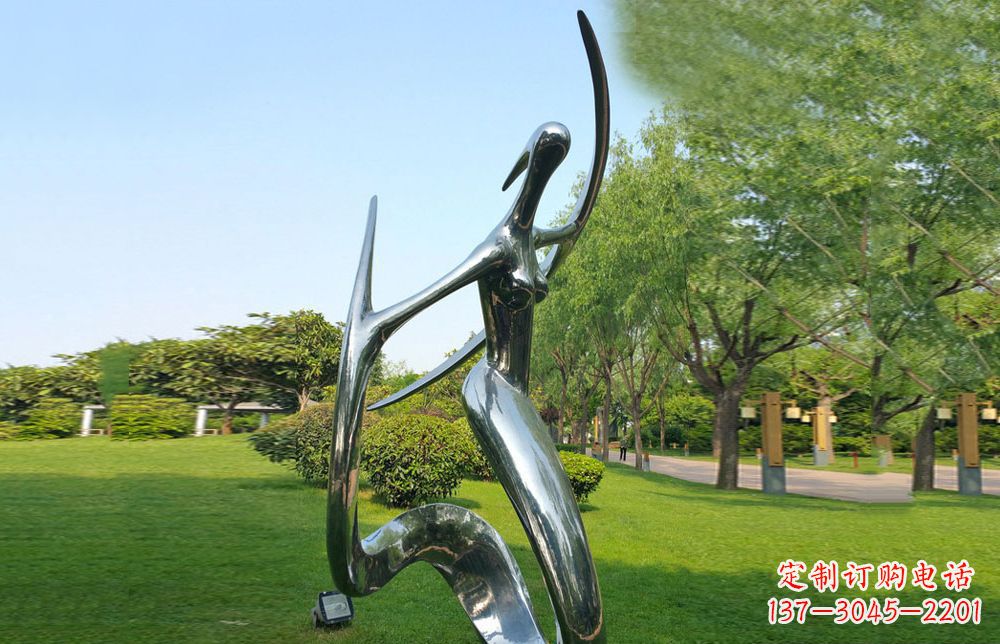 佛山不锈钢美女雕塑给公园注入活力