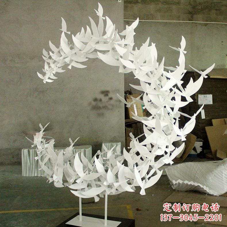 佛山不锈钢鸽子翱翔的象征