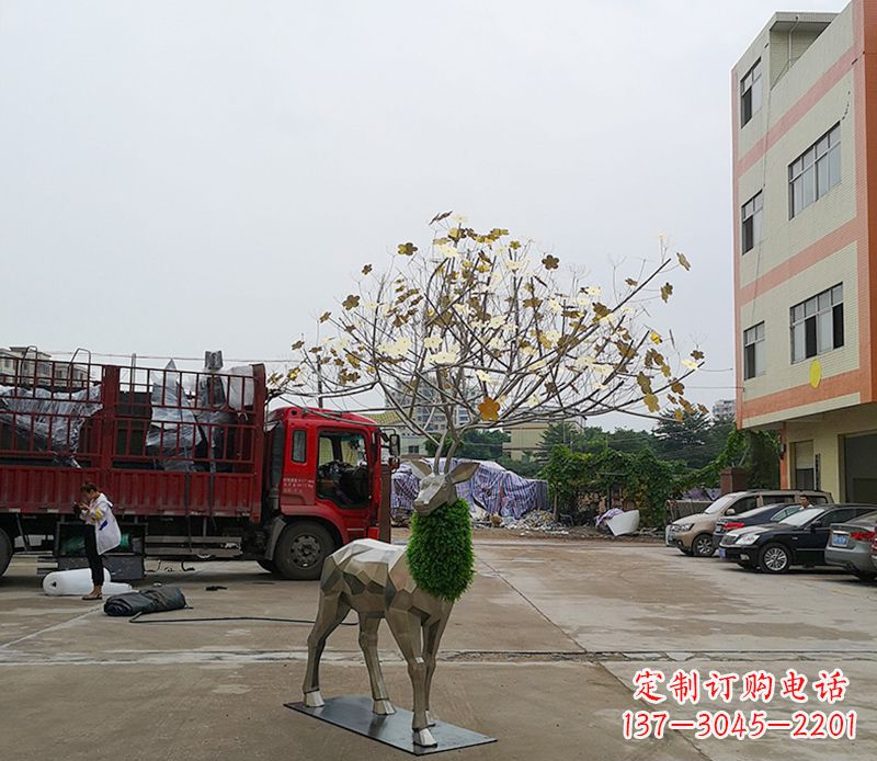佛山不锈钢公园的梅花鹿雕塑