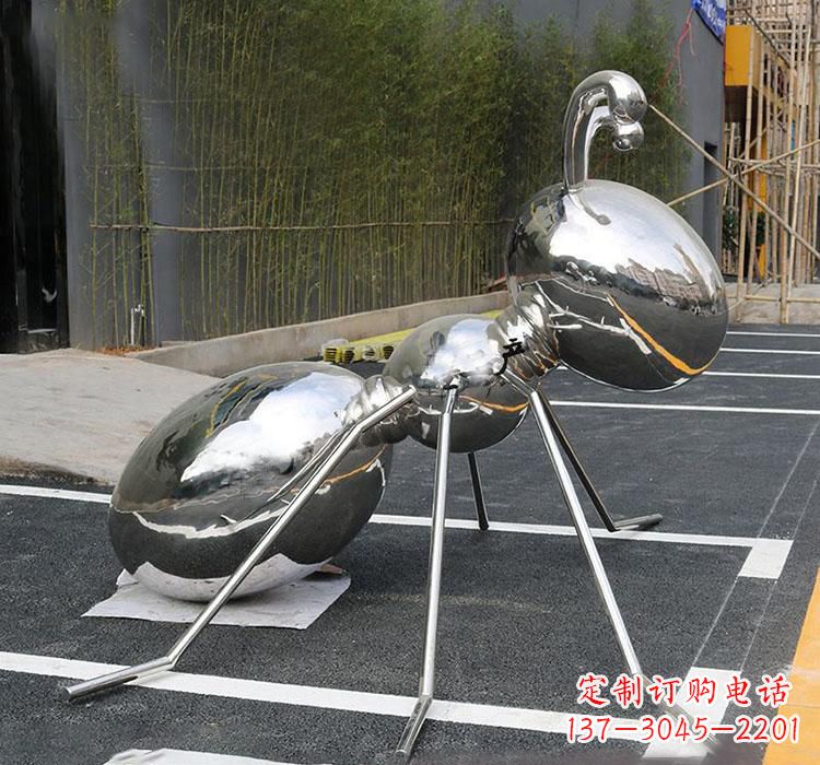 佛山不锈钢蚂蚁雕塑——象征力量与智慧