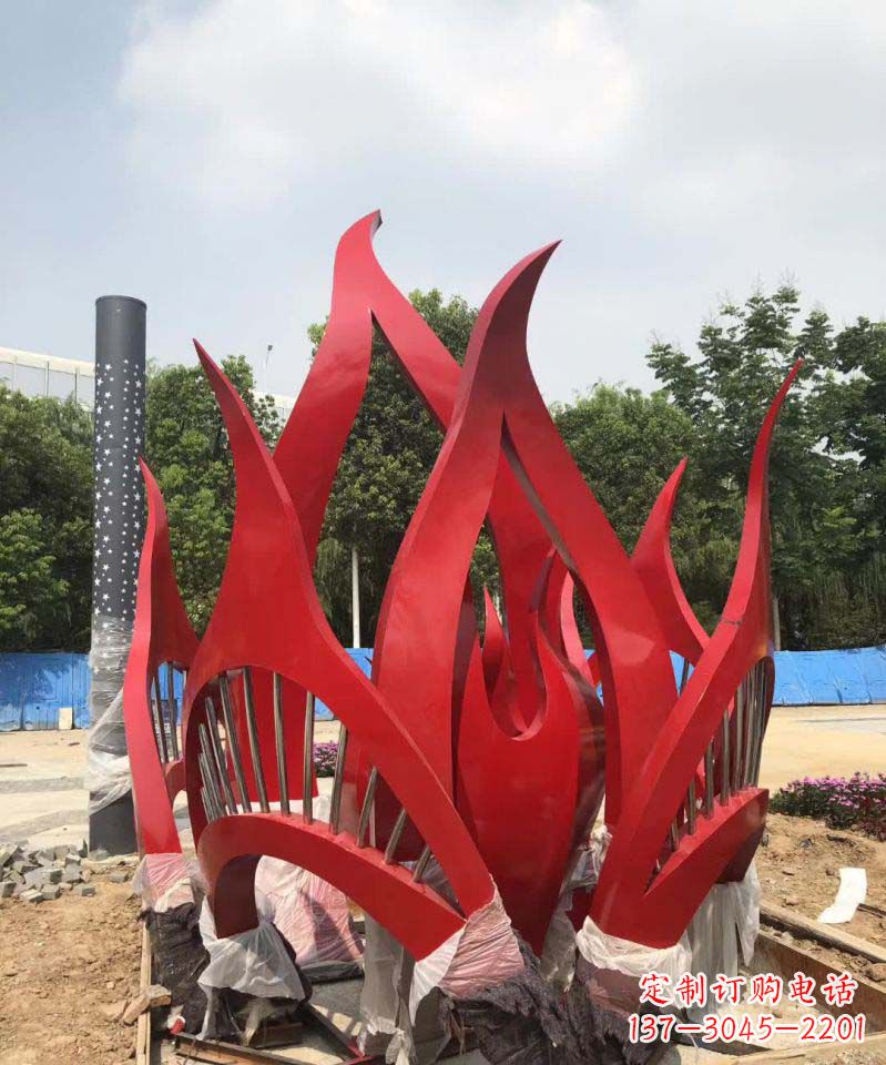 佛山不锈钢树叶雕塑美丽而持久的艺术
