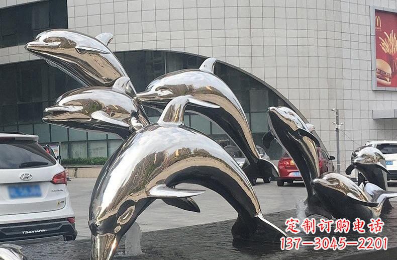 佛山海豚雕塑——不锈钢广场上的跳跃动态