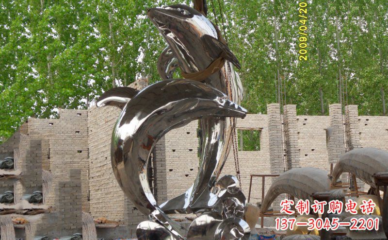 佛山海豚之美不锈钢海边雕塑