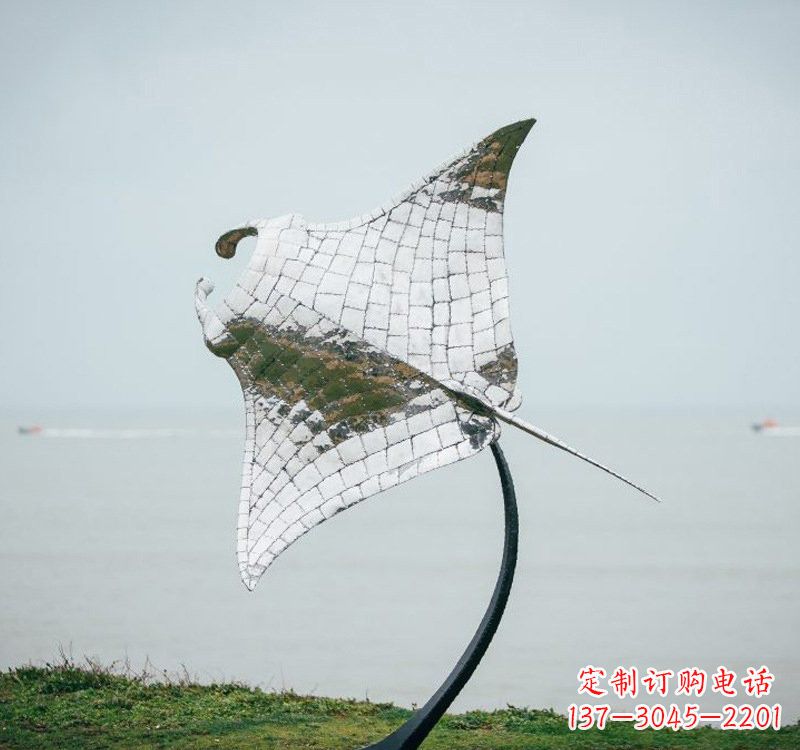 佛山不锈钢海洋动物蝠鲼雕塑艺术与环保的完美结合