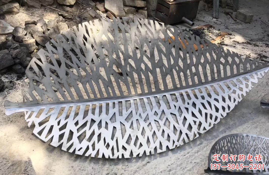 佛山不锈钢镂空树叶雕塑艺术的精美结合