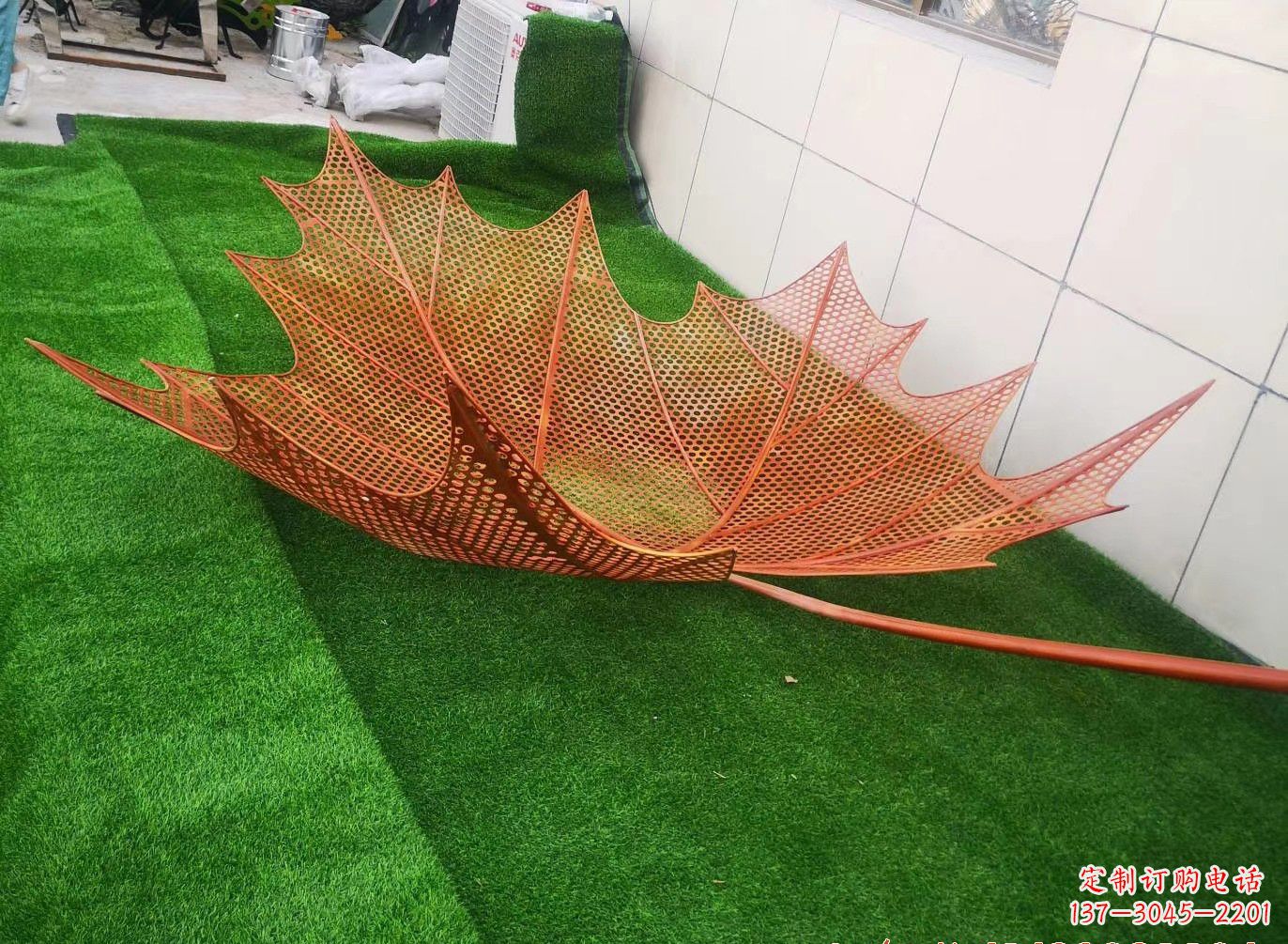 佛山镂空树叶雕塑精彩细节点缀着精美自然风景