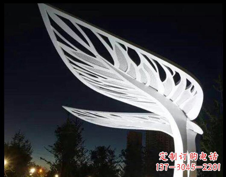 佛山不锈钢镂空树叶雕塑点缀景观