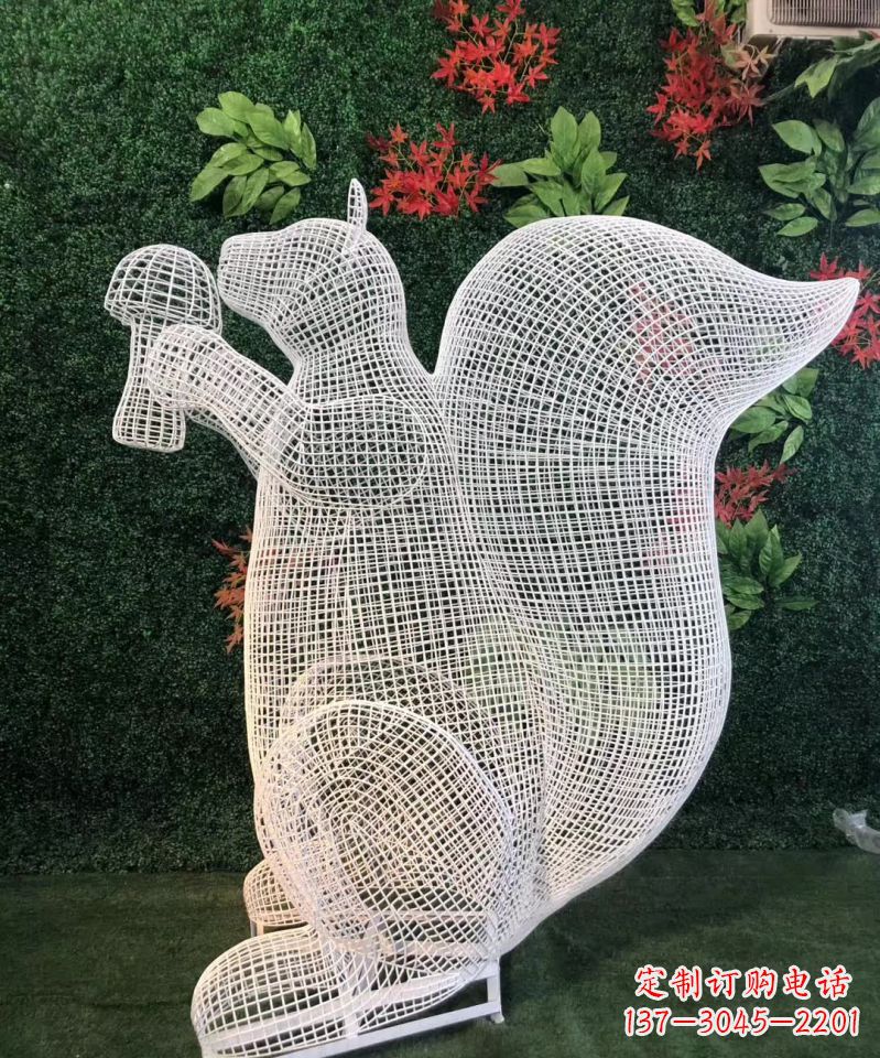 佛山不锈钢松鼠雕塑展现自然的美