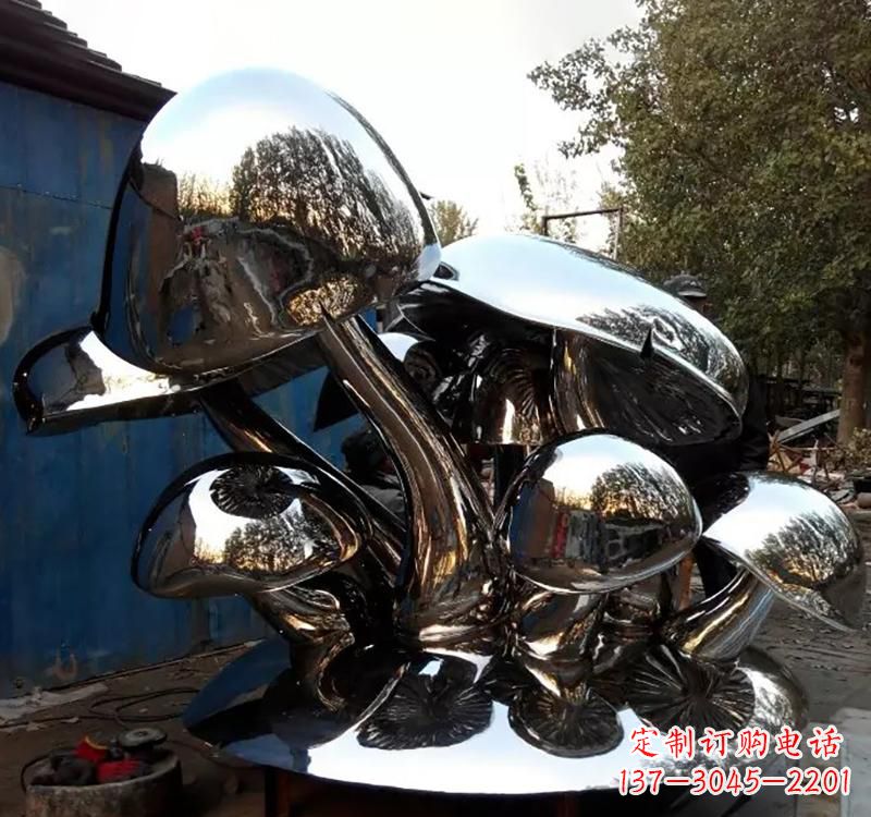 佛山不锈钢蘑菇雕塑给空间增添活力