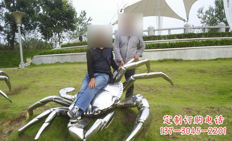 佛山不锈钢螃蟹雕塑艺术美化公园环境