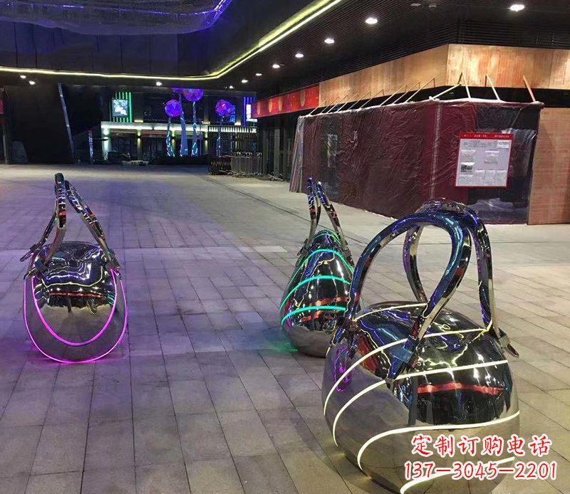 佛山不锈钢手提包雕塑精美艺术品