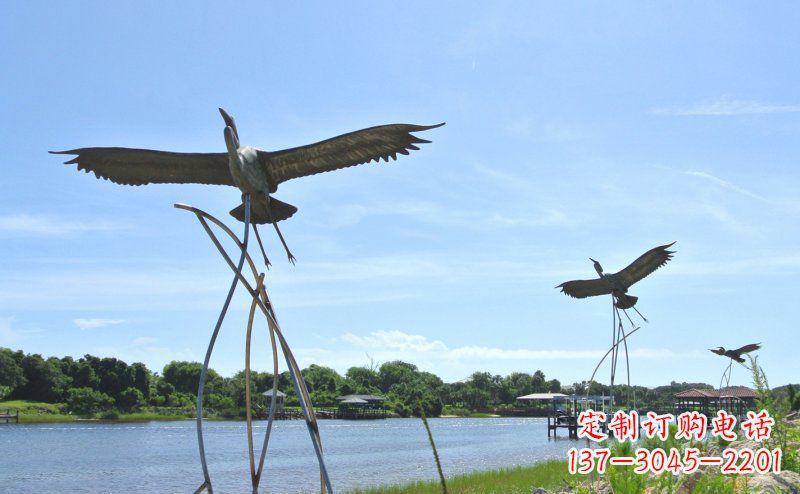 佛山不锈钢仙鹤雕塑象征着自由之美