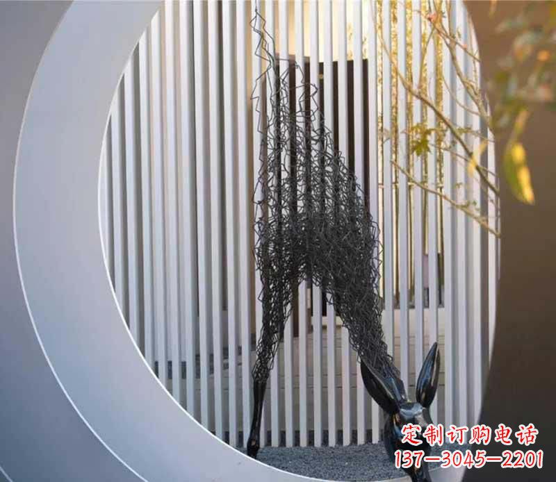 佛山不锈钢小区的长颈鹿雕塑