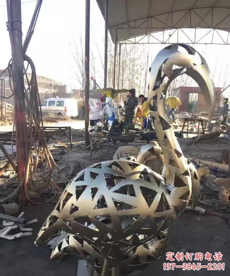 佛山不锈钢天鹅雕塑象征着幸福的美好
