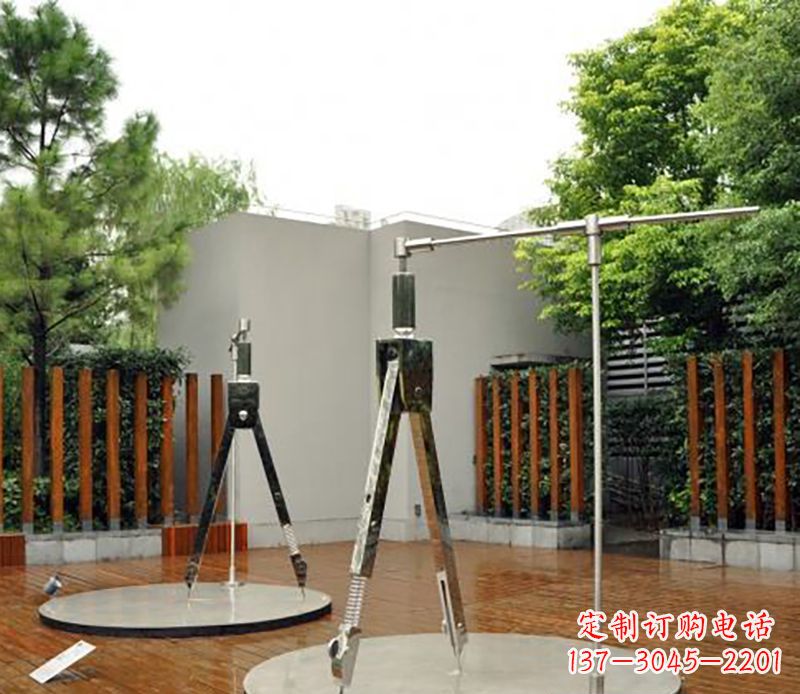 佛山以不锈钢精雕细琢的圆规雕塑