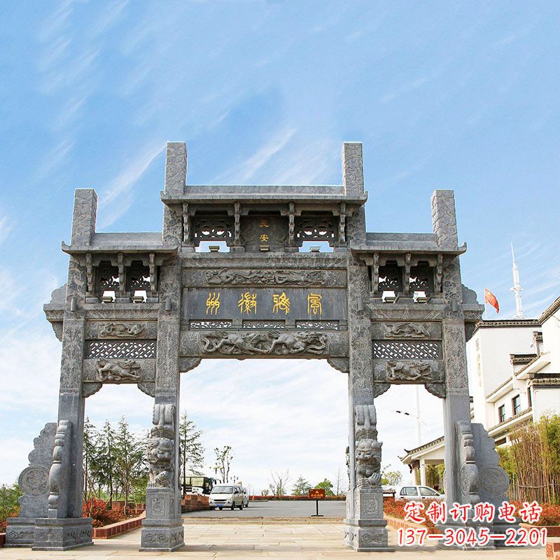 佛山城市园林中精美的牌坊雕塑