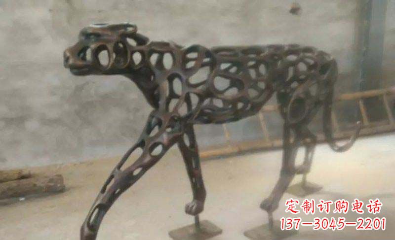 佛山珍贵的豹雕塑——金钱豹公园的标志
