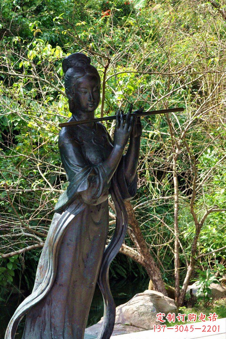 佛山吹笛子的古代美女铜雕