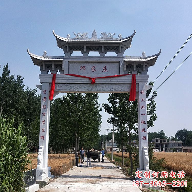 佛山古村落中的石牌坊雕塑