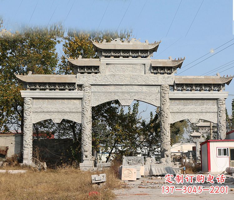 佛山村镇门口的石雕牌坊展现精湛工艺