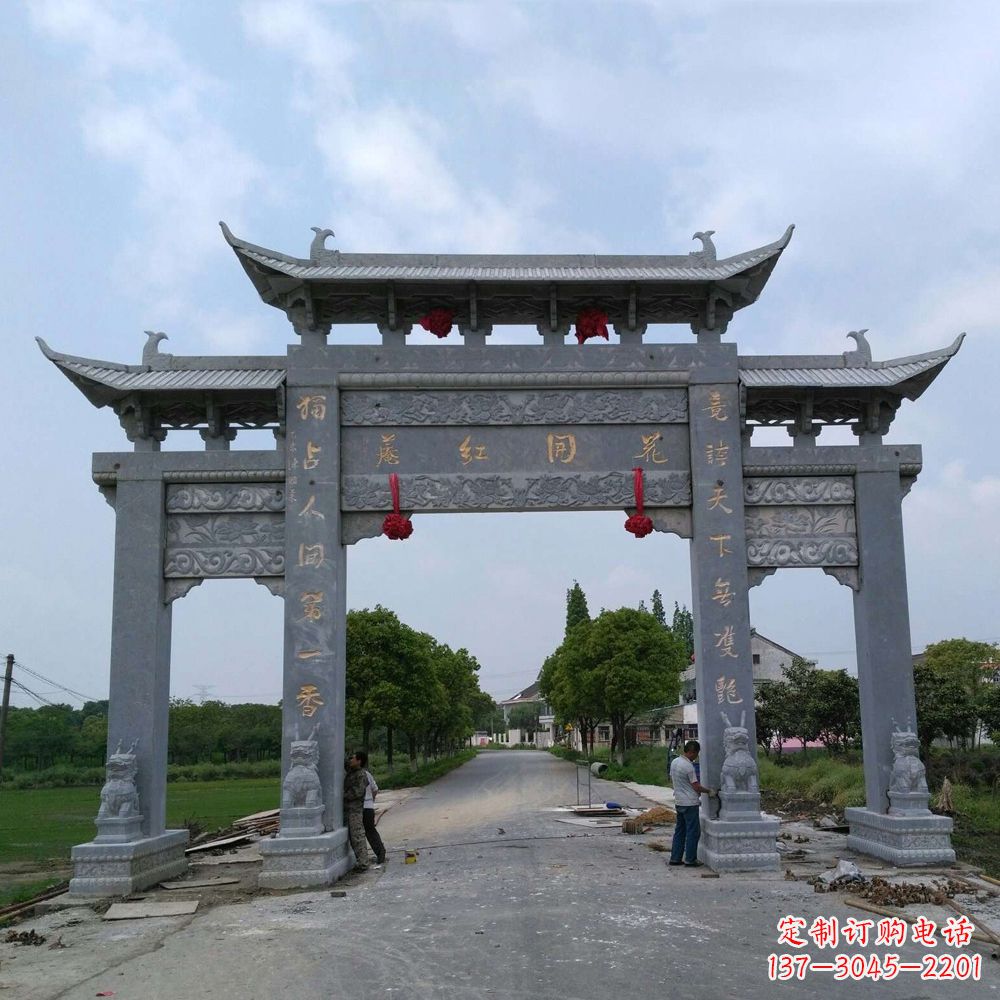 佛山青石三门牌坊雕塑传承中国古典文化