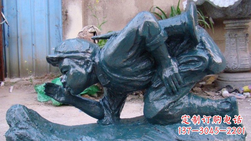 佛山传统文化符号——小红军冲锋号雕塑
