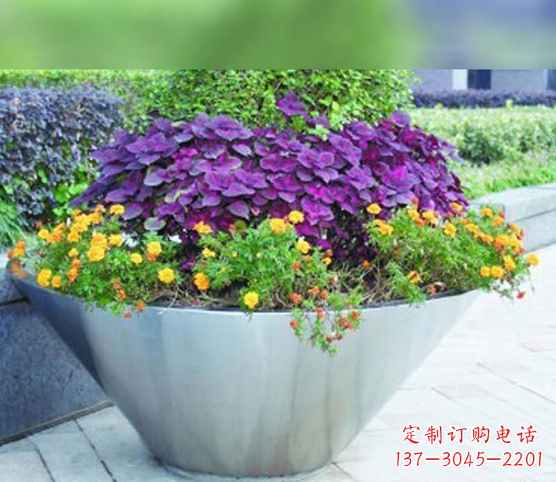 佛山中领雕塑精致无比的花盆雕塑