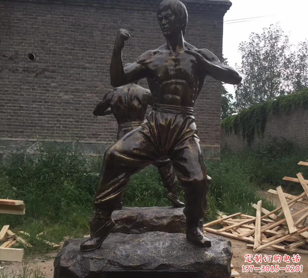 佛山令人叹为观止的李小龙铜雕