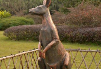 佛山精致雕刻的袋鼠动物雕塑
