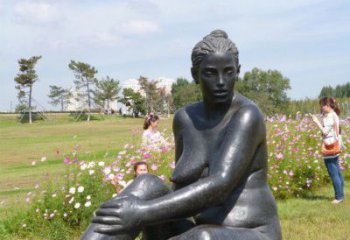 佛山中领雕塑给公园增添开心的女人铜雕