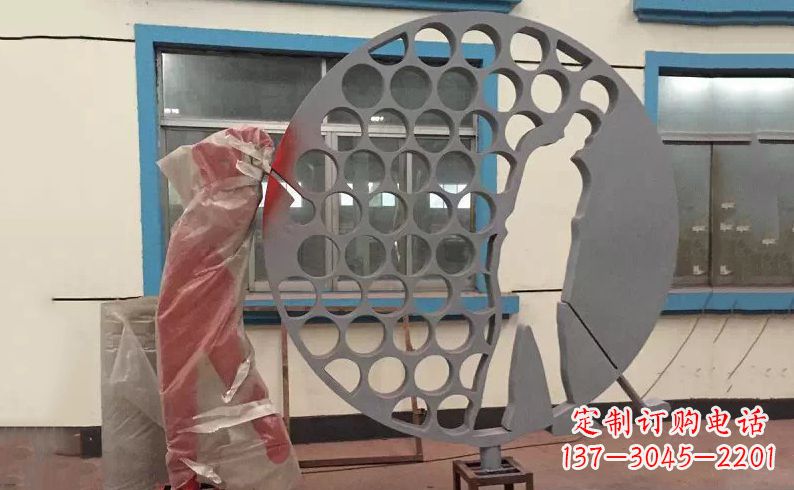 佛山广场不锈钢打高尔夫球雕塑 (2)