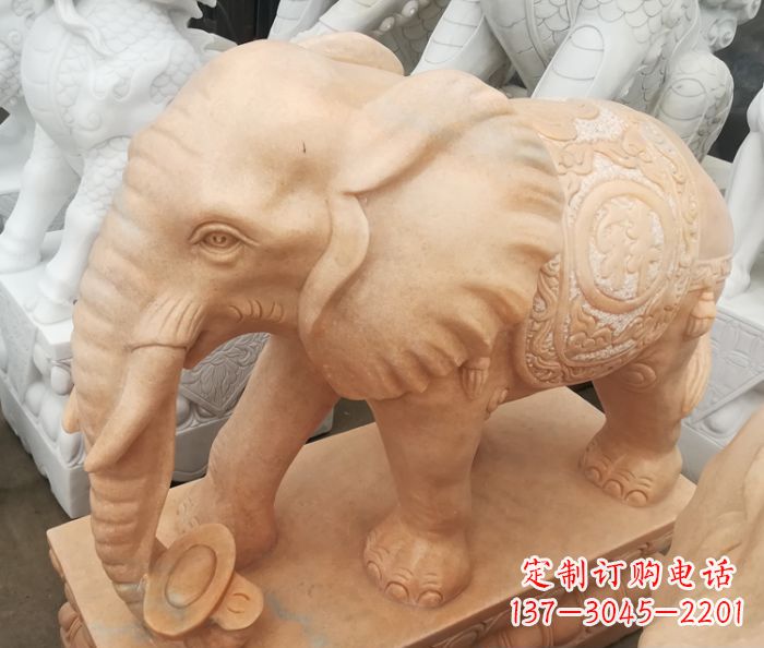 佛山晚霞红门口石雕大象,美景祝福福气