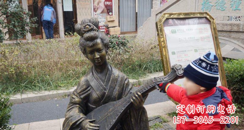 佛山街边弹琵琶的古代美女人物景观铜雕