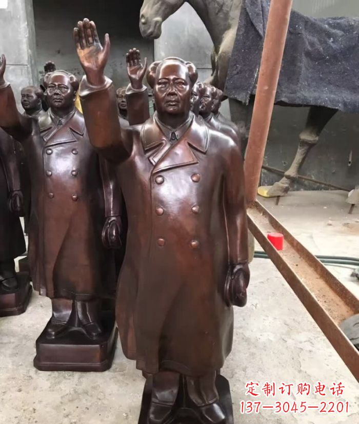 佛山毛主席挥手铜雕,传达毛主席的不朽精神