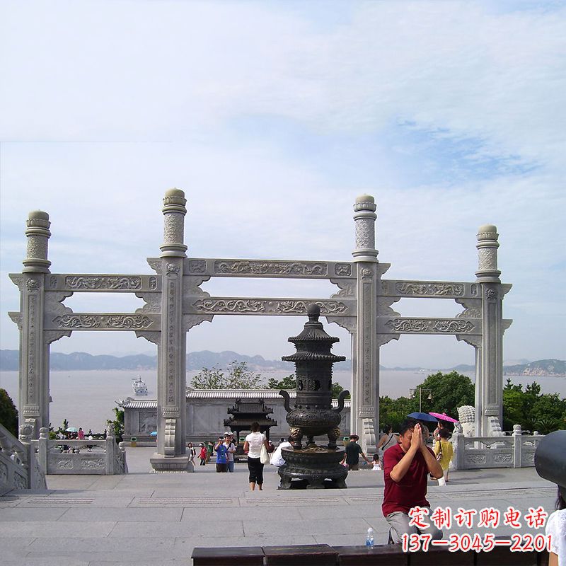 佛山寺院冲天式石雕牌坊