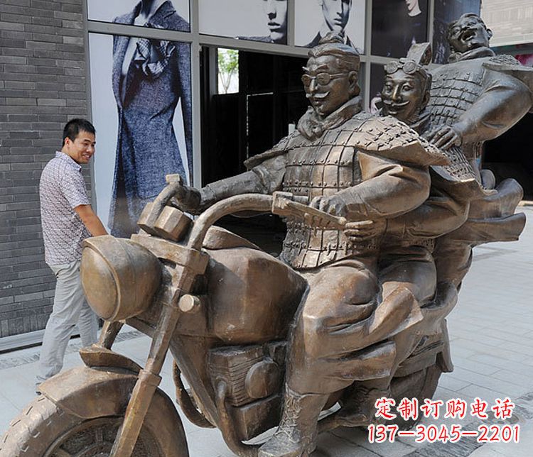 佛山铜雕街头骑摩托人物雕塑