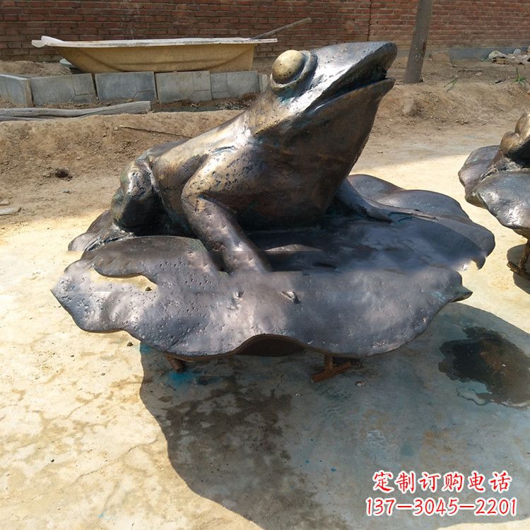 佛山铜雕青蛙喷水雕塑