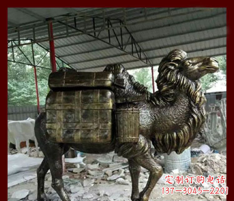 佛山拖行李的骆驼动物铜雕