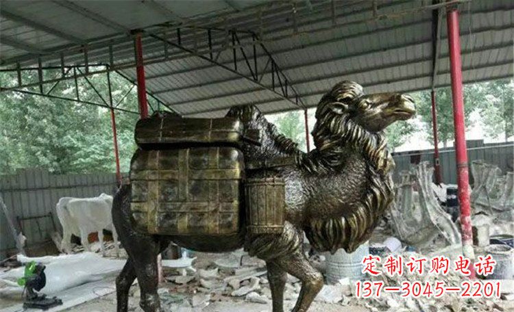 佛山拖行李的骆驼动物铜雕 (2)