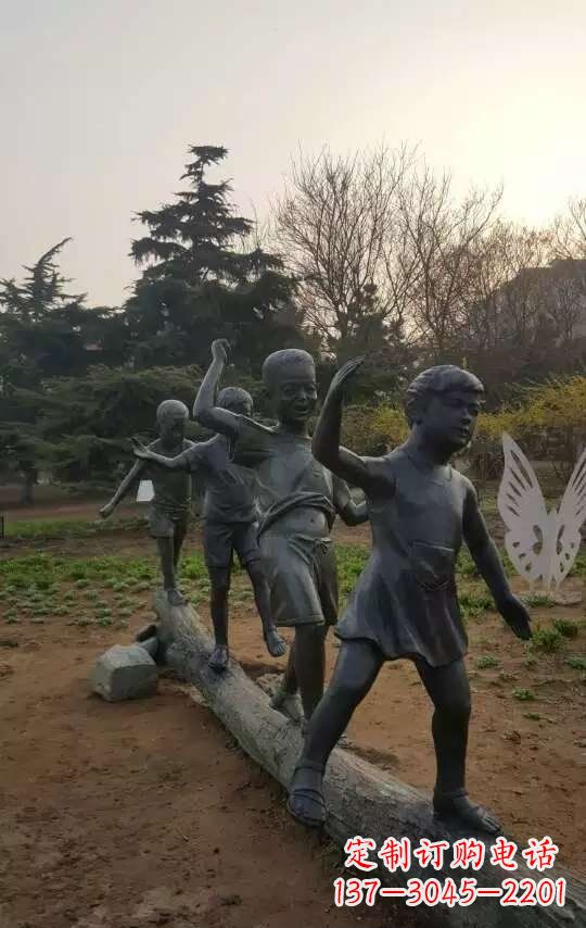 佛山玩走独木桥儿童铜雕