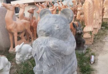 佛山青石熊猫雕塑，传承古典文化
