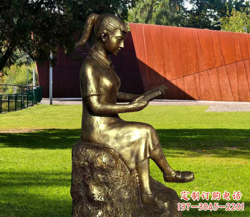 佛山校园看书的女孩铜雕