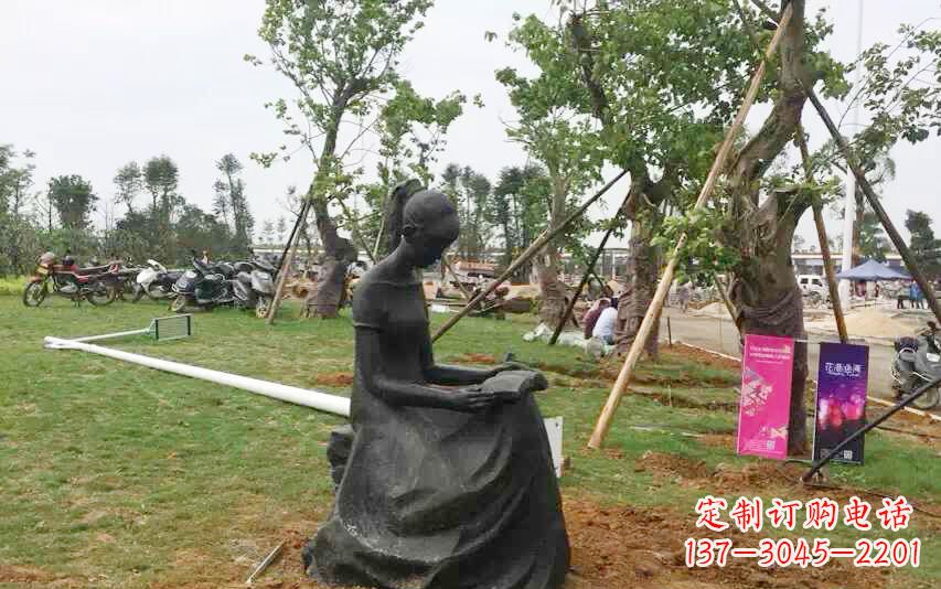 佛山校园看书女孩雕塑